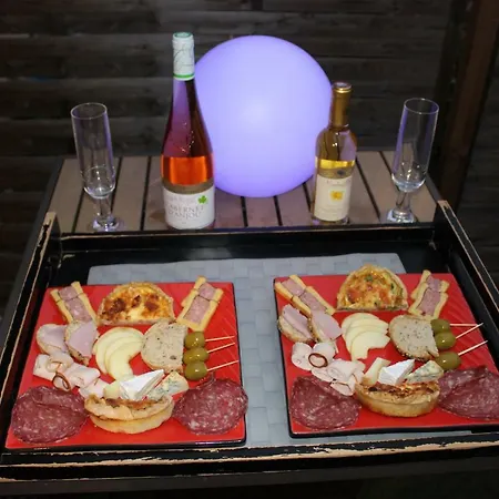 Jacuzzi Sauna Piscine Hébergement de vacances *